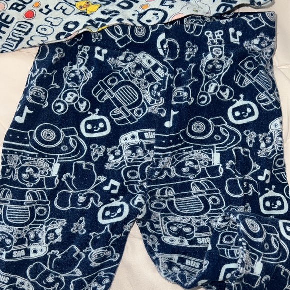 Size 5T Cocomelon 2 sets The Wheels On The Bus Pajamas sets - Picture 2 of 10